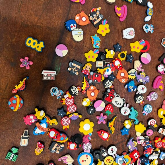 Croc charms lot 320+ Pieces Assorted - Picture 3 of 6